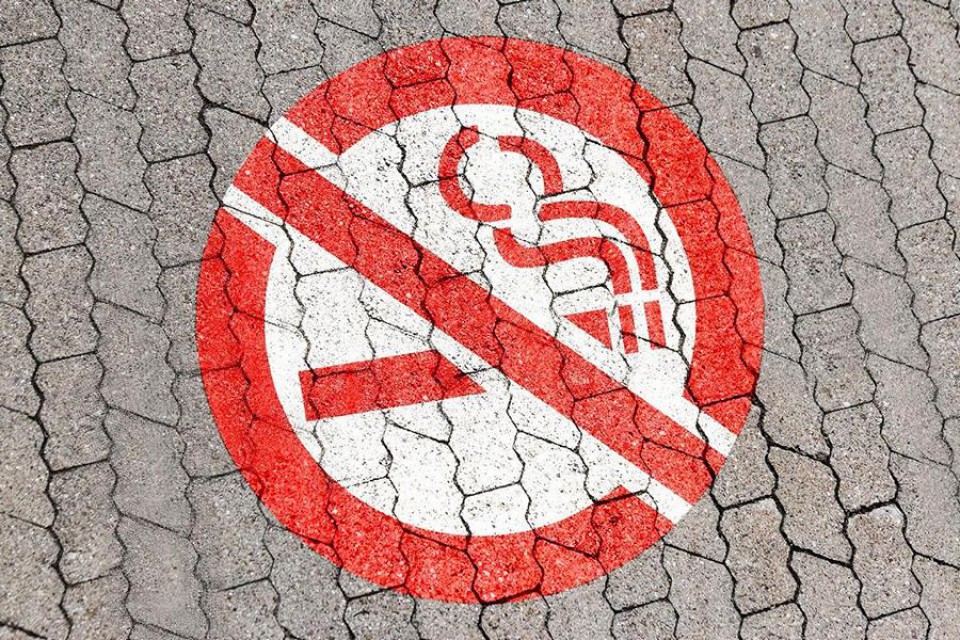 Bodenschablone Sprühen Rauchverbot
